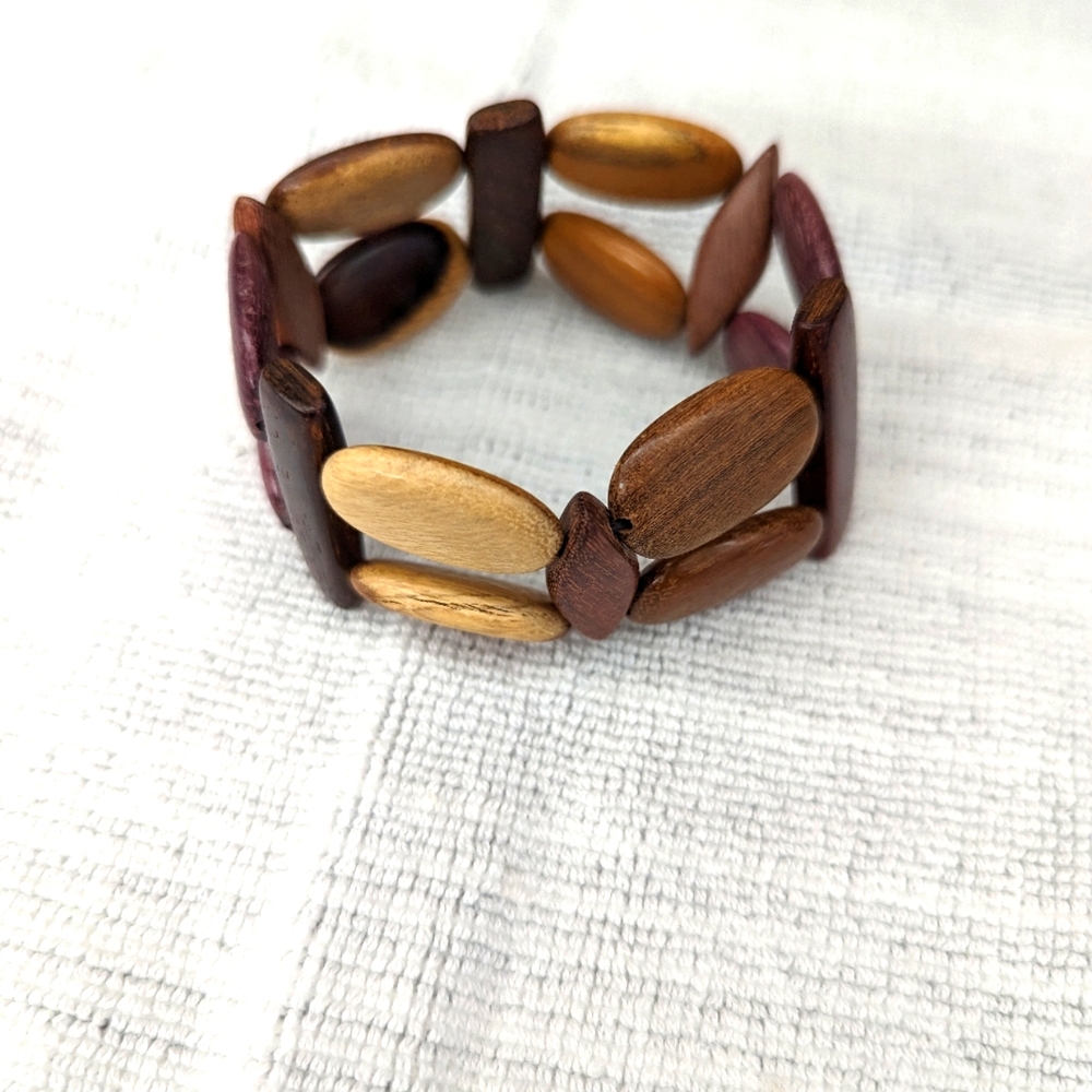 NWOT-Bracelet - Wood from Costa Rica - Stretch